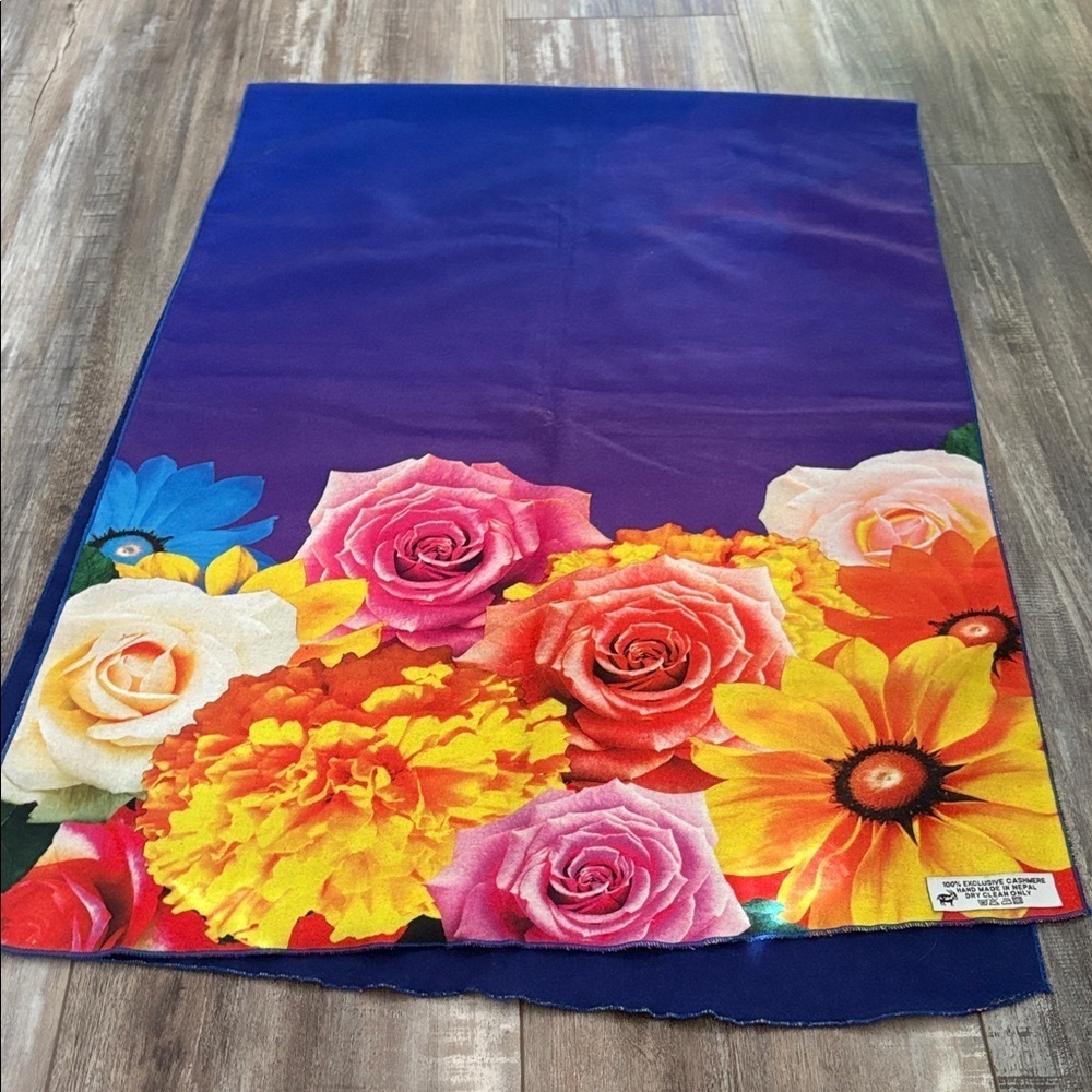 Gorgeous Bold Floral cashmere scarf Nepal